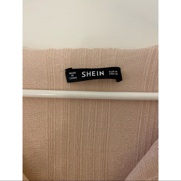 Slightly cropped, v neck shirt - Picture 3 of 3